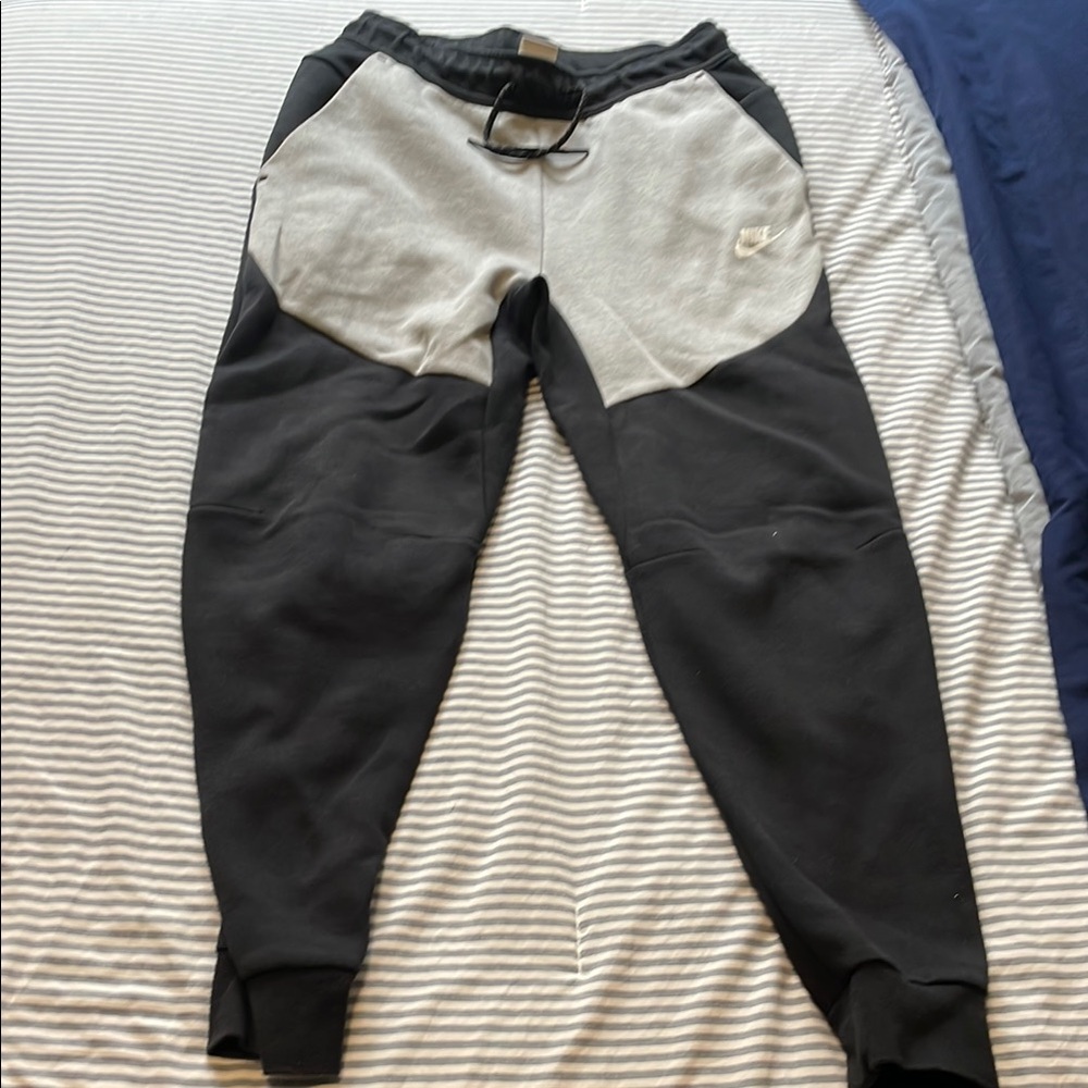 Men’s Nike Tech Black and Gray Joggers size small